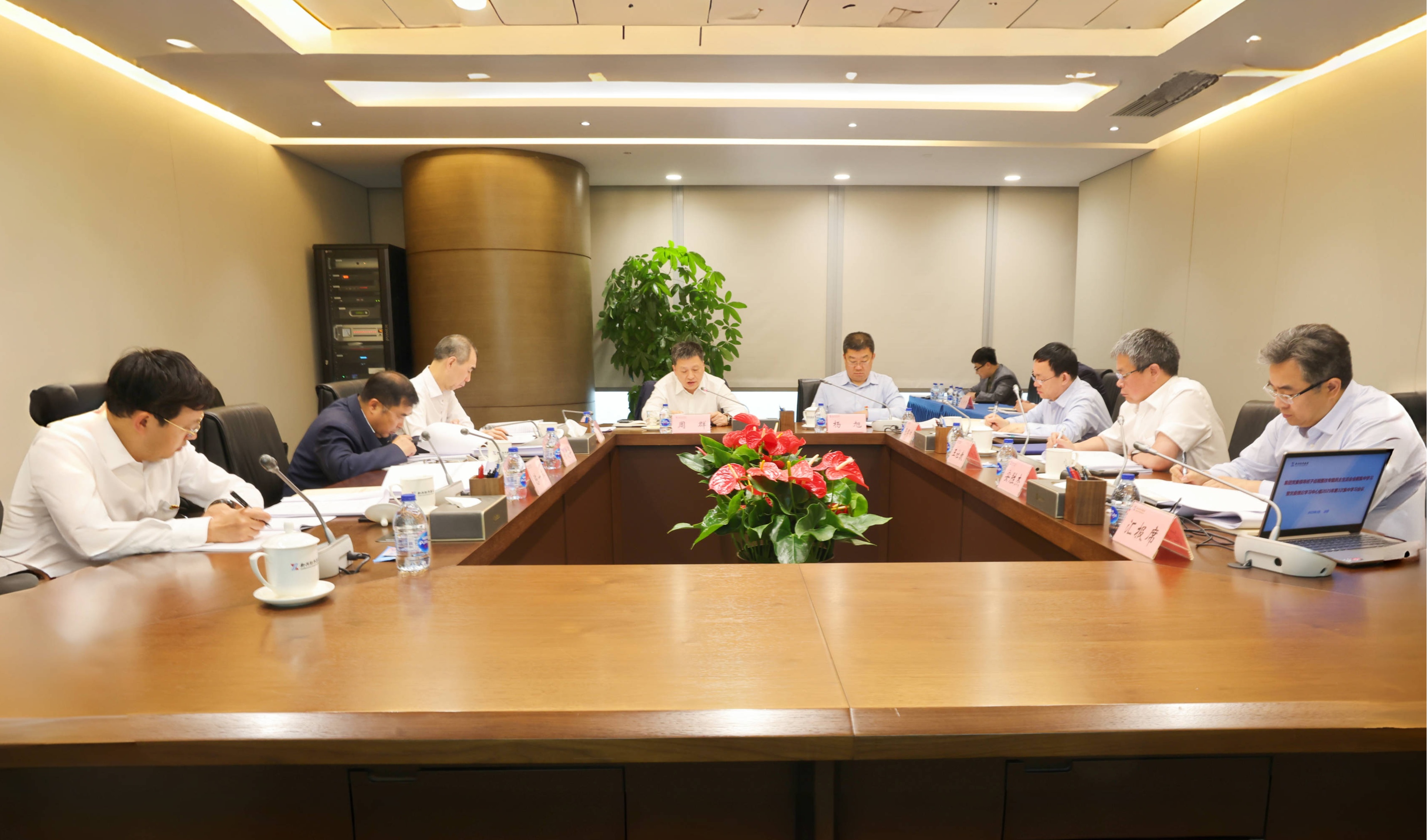 新興際華集團(tuán)黨委舉辦深入貫徹中央八項(xiàng)規(guī)定精神學(xué)習(xí)教育讀書(shū)班